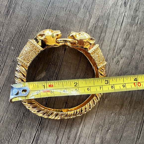 Vintage Joan Rivers Gold Dual Panther Head Bracelet. - Picture 4 of 5